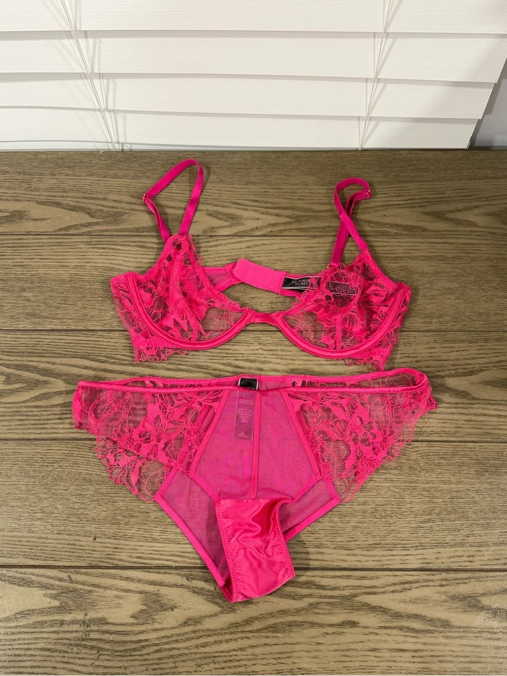 Victoria's Secret Hot Pink Lace Underwire Bra 34 c & Bikini medium Panty Set